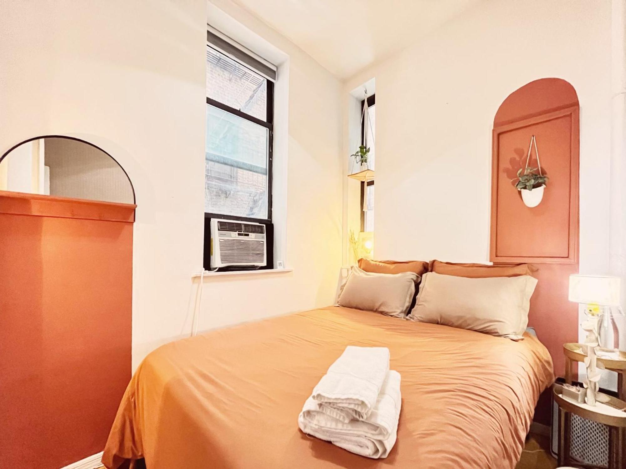 Terracotta - Small Private Bedroom In Les Nova York